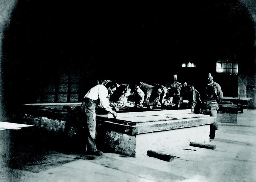 Fot 4. Stół do odlewania szkła (fot. Compagnie de Saint-Gobain)