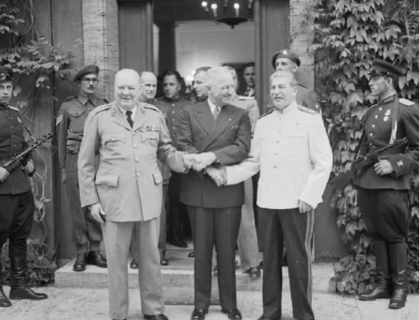 Fot 13. Churchill Truman Stalin Potsdam 23-07-1945