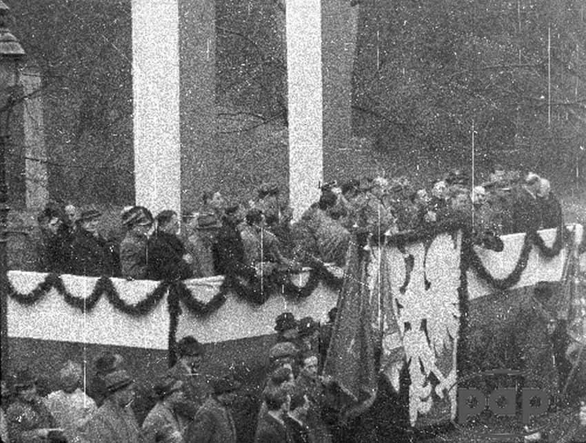 Fot 10. Wałbrzych, 1948-04-11. Uroczysta inauguracja Tygodnia Ziem Zachodnich. Nz. Władysław Gomułka na trybunie honorowej