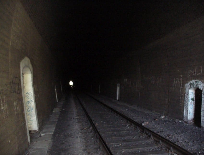 Fot 3. Nisze ucieczkowe tunel pod Węglarzem fot. Tomasz Jurek