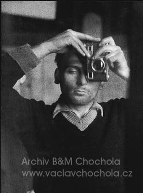 Fot 5. Zdenek Tmej z nieodłącznym aparatem Archiv B&M Chochola