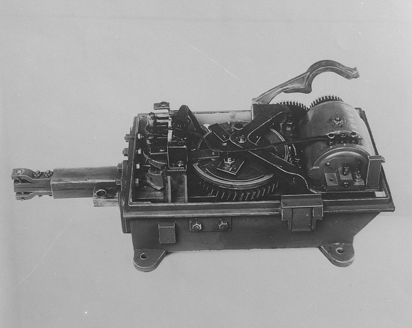 Fot 14. Elektrischer Weichenantrieb mit Zungenüberwachung (S. und H.) 1940 Deutsche Fotothek
